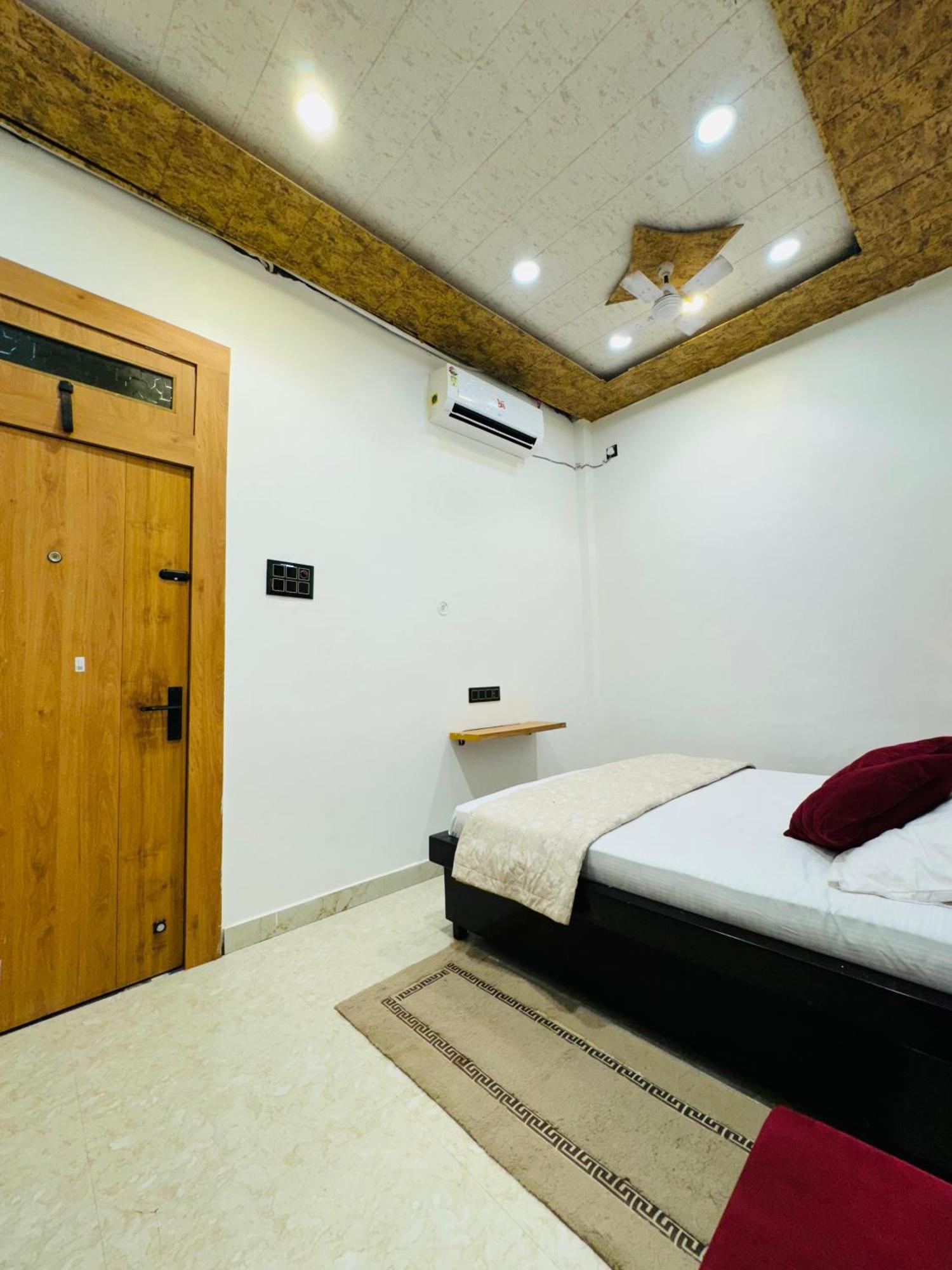Aura Homestay Varanasi Exteriör bild